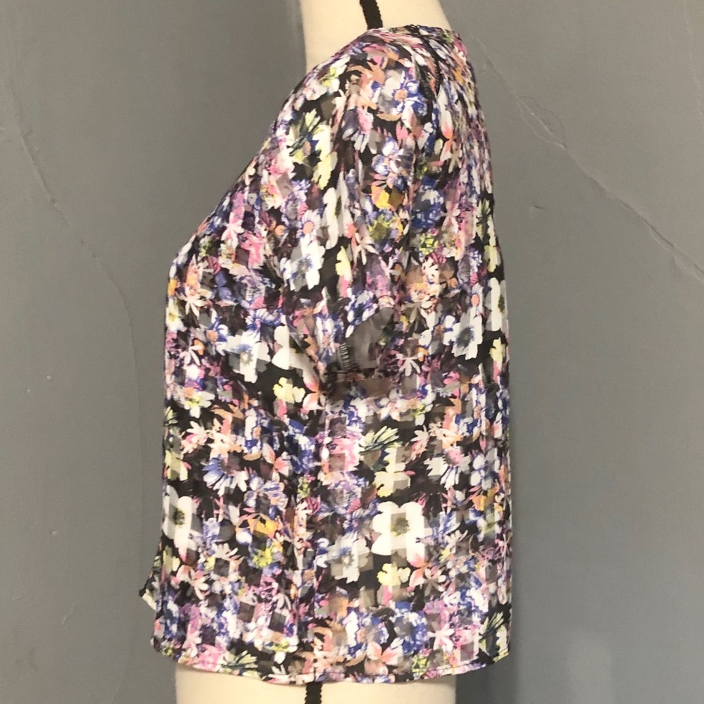 BCNU Multi color Flower Blouse - Picture 2 of 4